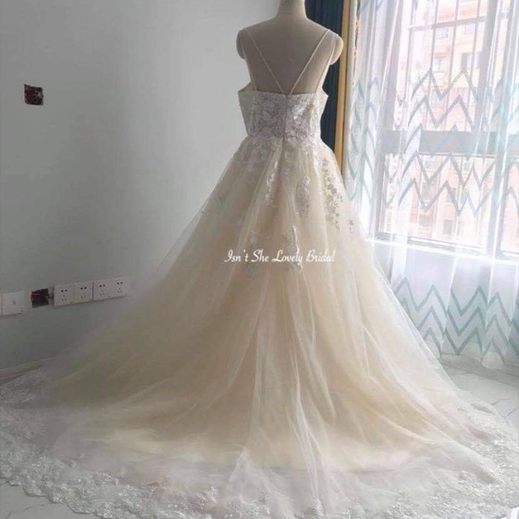 Beautiful Custom Wedding Dress - Picture 4 of 7